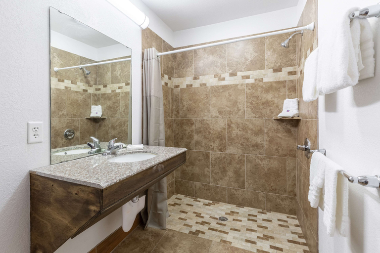 Bathroom 4, Studio 6 Bryan, TX - University Area, Brazos