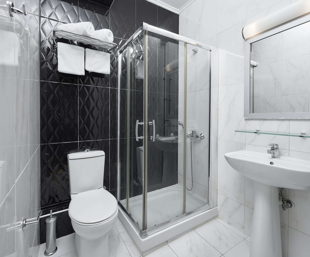 Bathroom 5, Hotel Mediterranean Resort, Central Macedonia