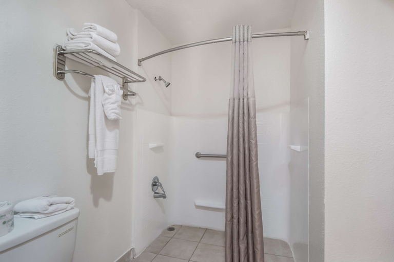 Bathroom 4, Motel 6 Corpus Christi, TX – North, Nueces