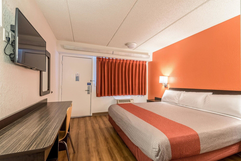 Bedroom 4, Motel 6 Birmingham, AL, Jefferson