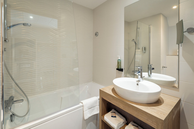Bathroom 4, Best Western Les Aureliades, Loire-Atlantique