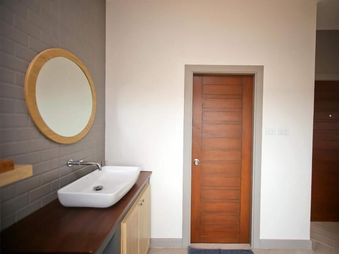 Bathroom 4, Bunprasop Garden Hotel, Muang Nakhon Si Thammarat