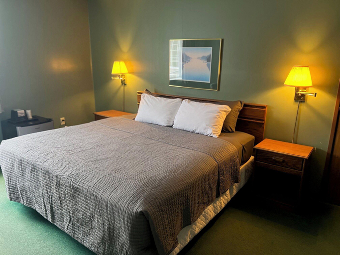 Bedroom 2, Cedarville Hotel, Mackinac