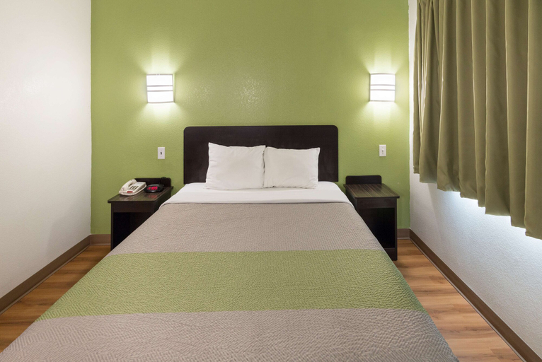Bedroom 3, Motel 6 Hillsboro, TX, Hill