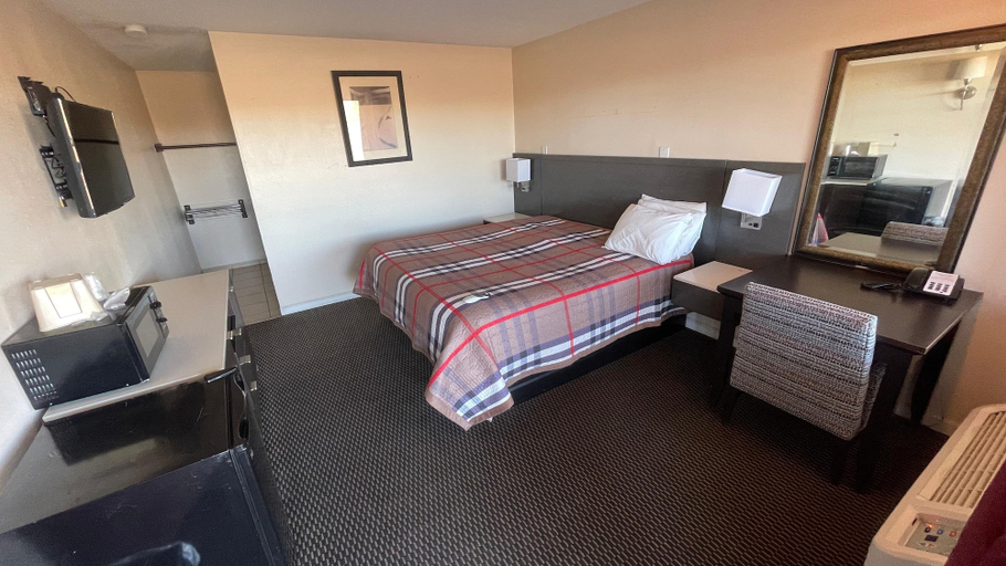 Bedroom 3, Regal Motel in Las Vegas, New Mexico, San Miguel