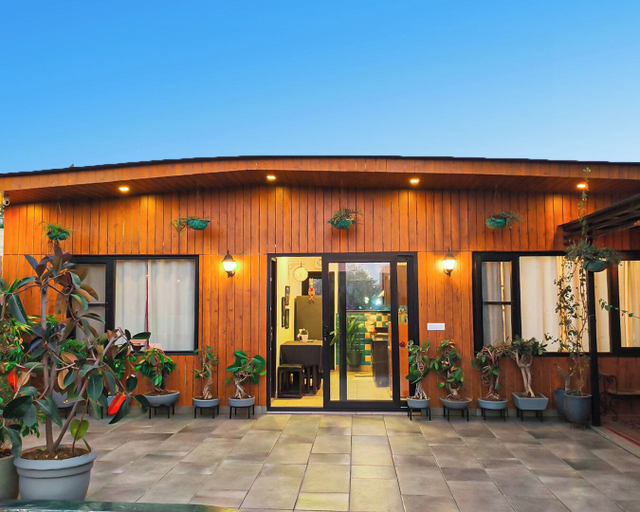 Exterior & Views