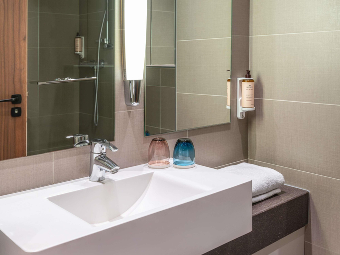 Bathroom 3, Mercure Caen Cote de Nacre Herouville Saint Clair, Calvados