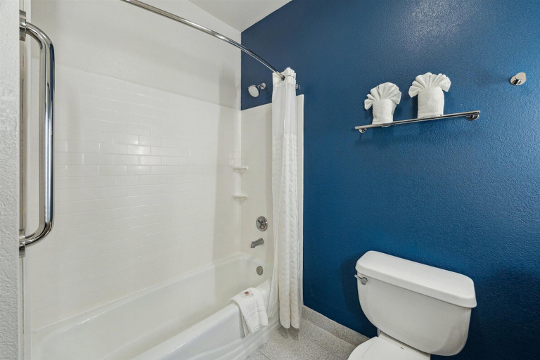 Bathroom 5, Spark by Hilton Houston near the Galleria, Houston
