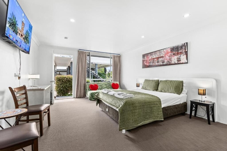 Bedroom 3, Alexander Motel, Warwick - Central
