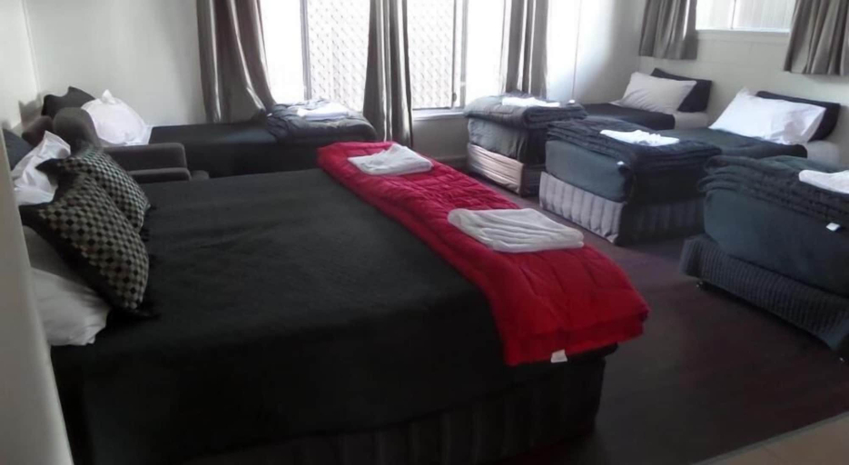 Bedroom 3, Motel Oasis, Kingaroy