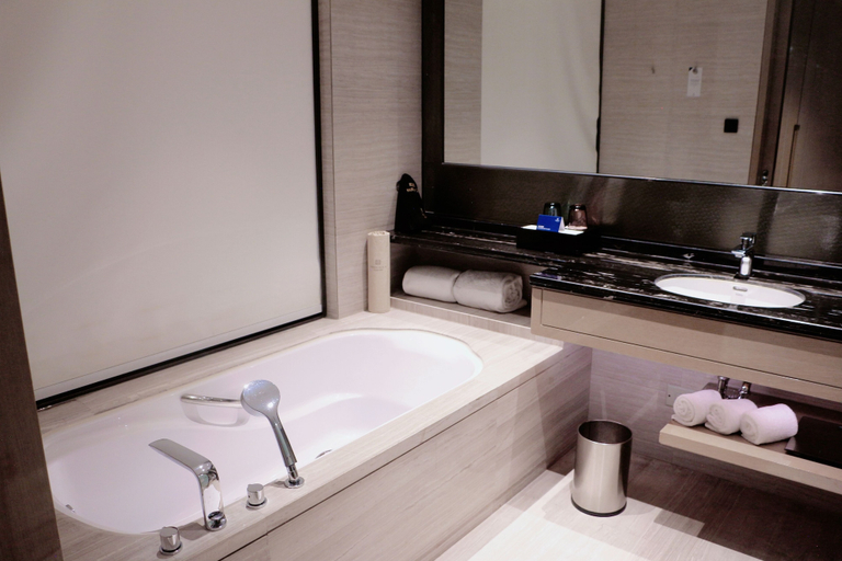 Bathroom 5, Wanda Realm Huangshi, Huangshi