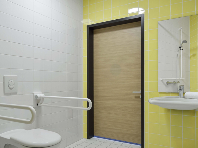 Bathroom 5, B&B HOTEL Halle (Saale), Halle (Saale)