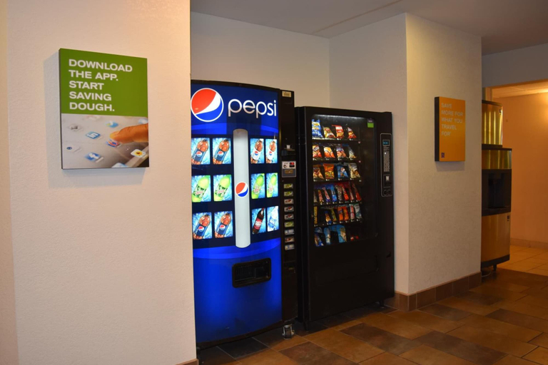 Food & Drinks 5, Motel 6 Anderson, IN - Indianapolis, Madison