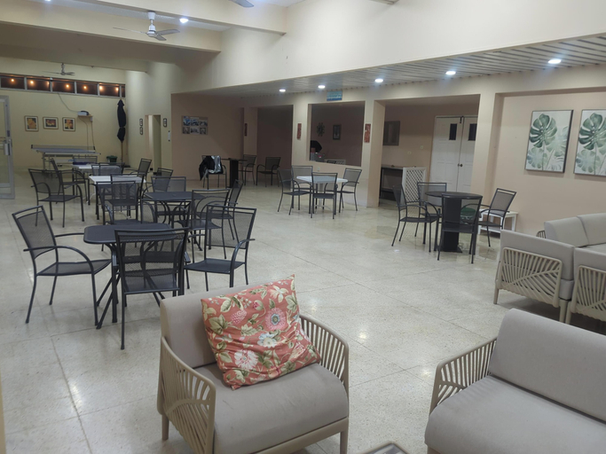 Food & Drinks, Beach Side Condos at Turtle Beach Towers