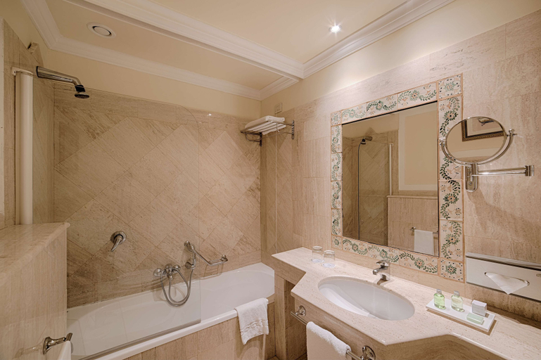 Bathroom 5, NH Caltagirone Villa San Mauro, Catania