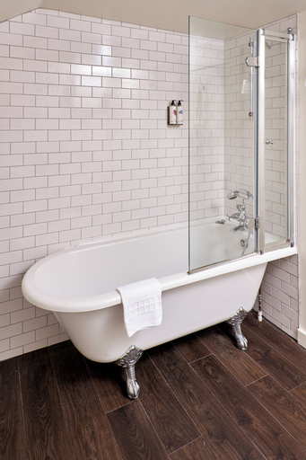 Bathroom 3, The Welldiggers Arms, West Sussex