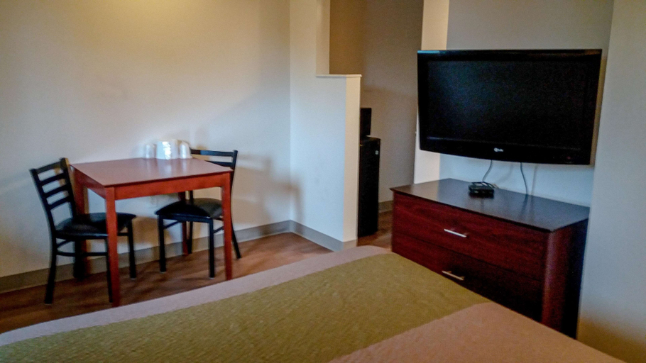 Bedroom 3, Motel 6 Greensboro, NC - I-40, Guilford