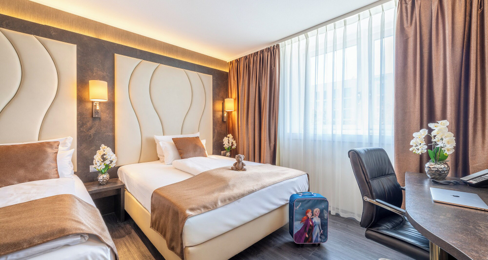 Bedroom 3, PLAZA Premium Darmstadt, Darmstadt