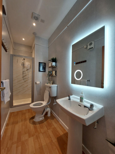 Bathroom 3, Shetland Cottage, Highland