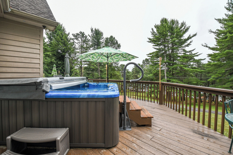 Sport & Beauty, Penn Point Paradise by Taylor Made Deep Creek, Garrett