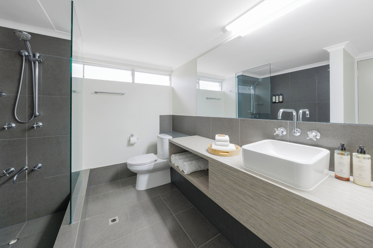 Bathroom 4, Club Wyndham Mission Beach, Johnstone