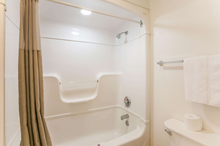 Bathroom 3, Motel 6 Dothan, AL, Houston