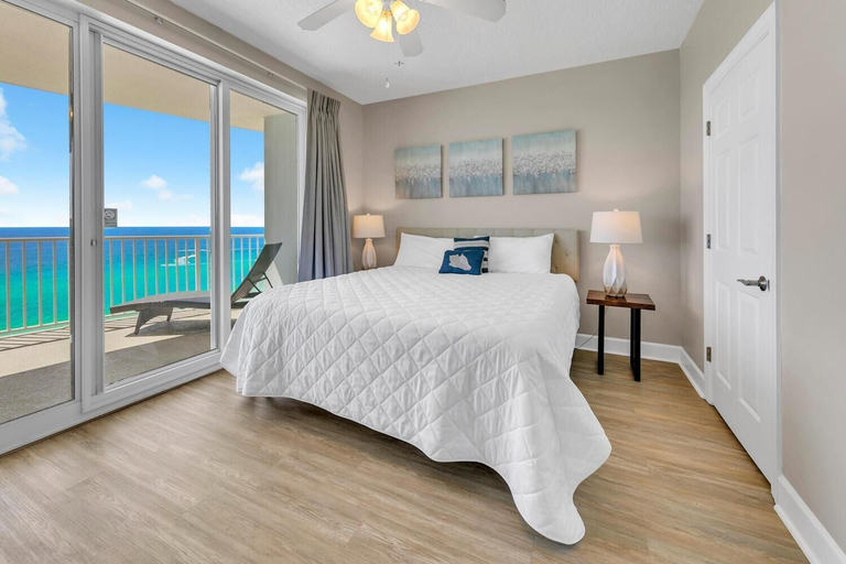 Bedroom 3, Twin Palms 1401, Bay