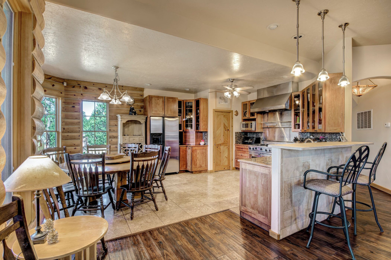 Food & Drinks, Blue Lake Lodge by Ruidoso Vacation Rentals, Lincoln