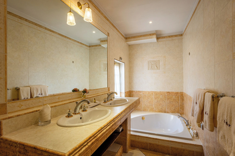 Bathroom 3, Hôtel Le Cep & Spa, Côte-d'Or
