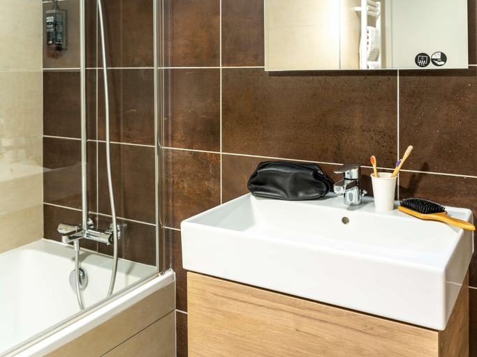 Bathroom 4, Ibis Styles Cabriès Aix-En-Provence Tgv, Bouches-du-Rhône