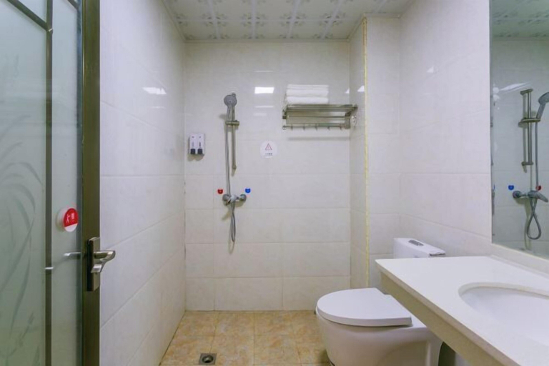 Bathroom 5, Hande Hotel, Baise
