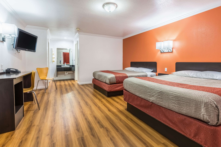 Bedroom 3, Motel 6 Tremonton, Box Elder
