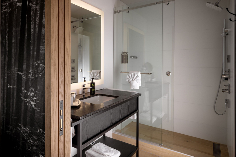 Bathroom 4, Peaks Hotel & Suites, Division No. 15