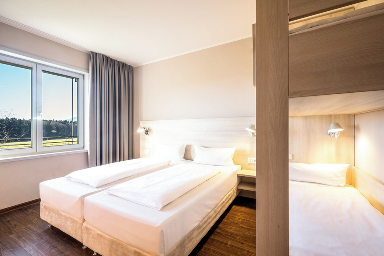 Bedroom 3, Coffee Fellows Hotel Irschenberg Süd, Miesbach
