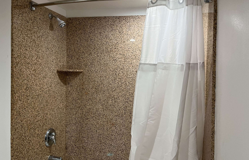 Bathroom 5, Studio 6 Vallejo, Ca – Napa Valley, Solano