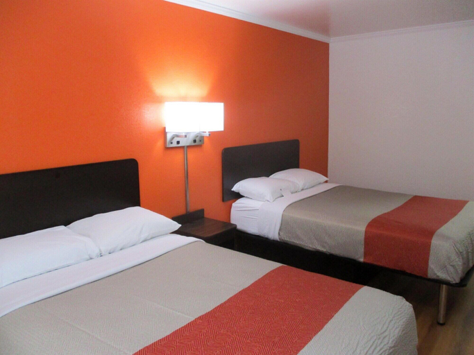 Bedroom 2, Motel 6 Bay Minette, AL, Baldwin