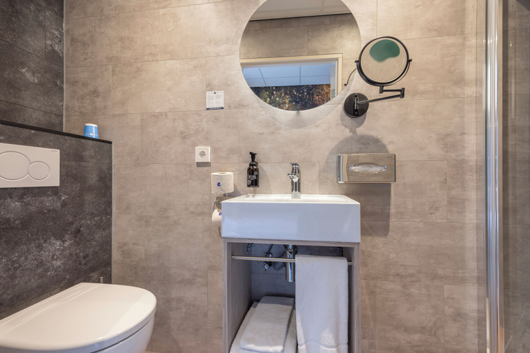 Bathroom 5, Fletcher Hotel-Restaurant Apeldoorn, Apeldoorn
