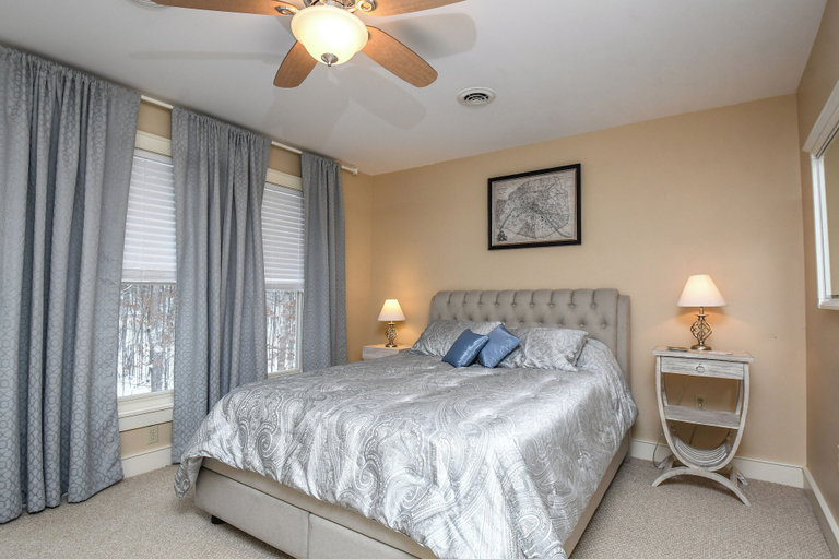 Bedroom 1, Wine Down by Taylor Made Deep Creek, Garrett