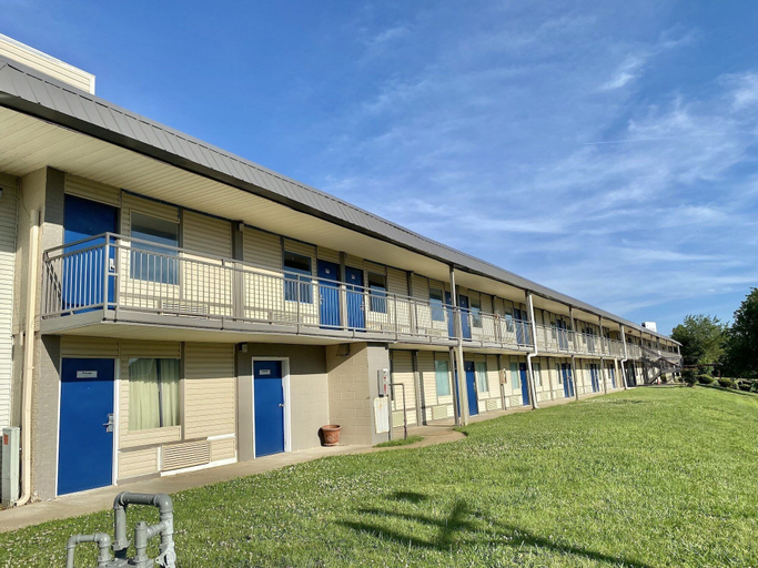 Exterior & Views 2, Motel 6 Forrest City, AR, Saint Francis