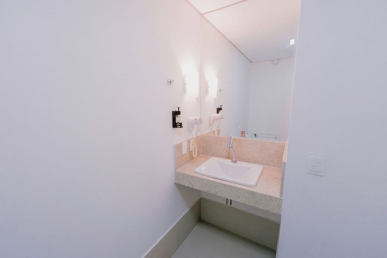 Bathroom 4, SLIM Cuiabá Aeroporto, Várzea Grande