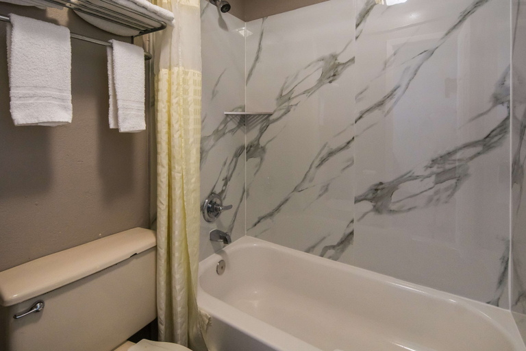 Bathroom 4, Motel 6 Irving, TX - Loop 12, Irving