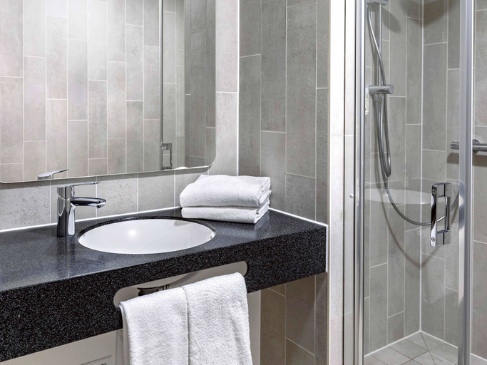 Bathroom 5, B&B HOTEL Wiesbaden-Ost, Wiesbaden