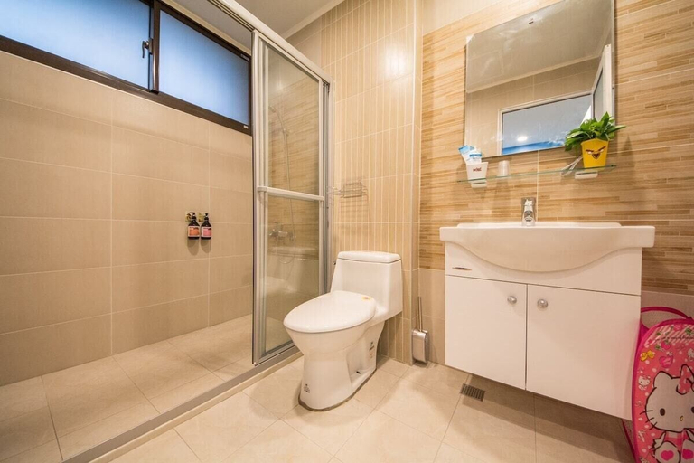 Bathroom 5, Mile, Yilan