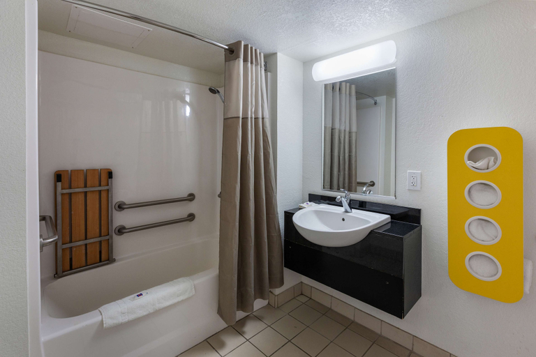 Bathroom 4, Studio 6 Barstow, CA, San Bernardino