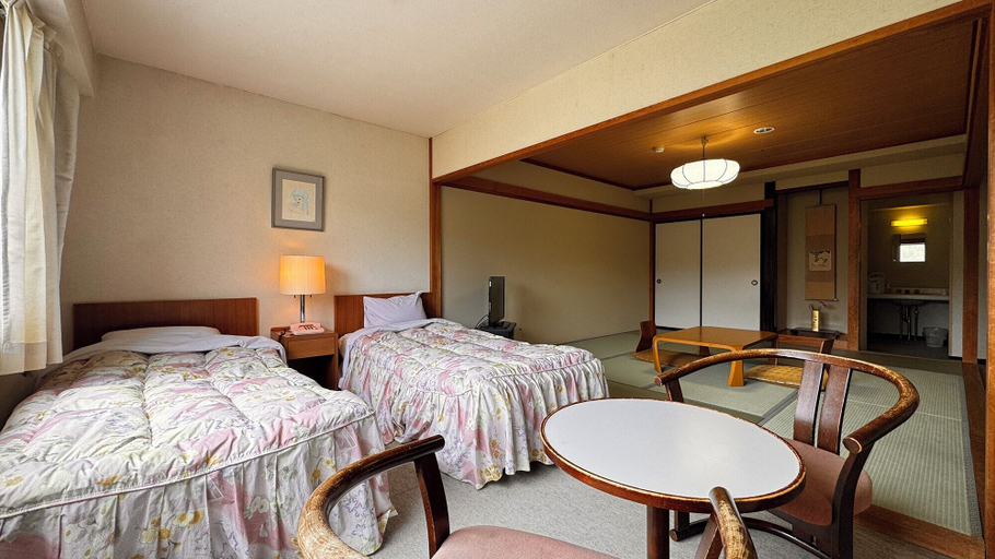 Bedroom 4, Kidoike Onsen Hotel, Yamanouchi