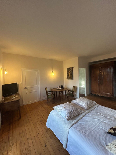 Bedroom 2, Le Vieux Château, Deux-Sèvres