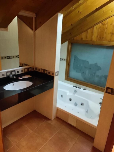 Bathroom 3, Casas Pirineo Aínsa: Pool & Garden, Huesca