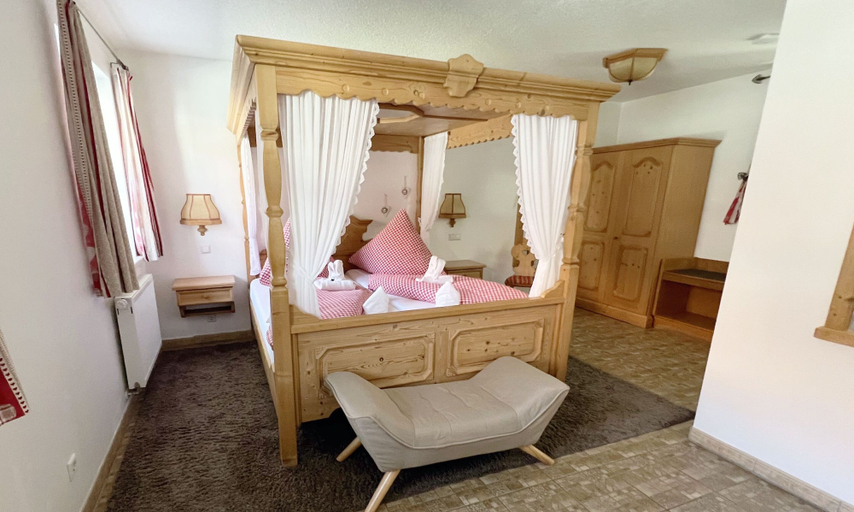 Bedroom 4, Hotel Sonnekalb, Burgenlandkreis