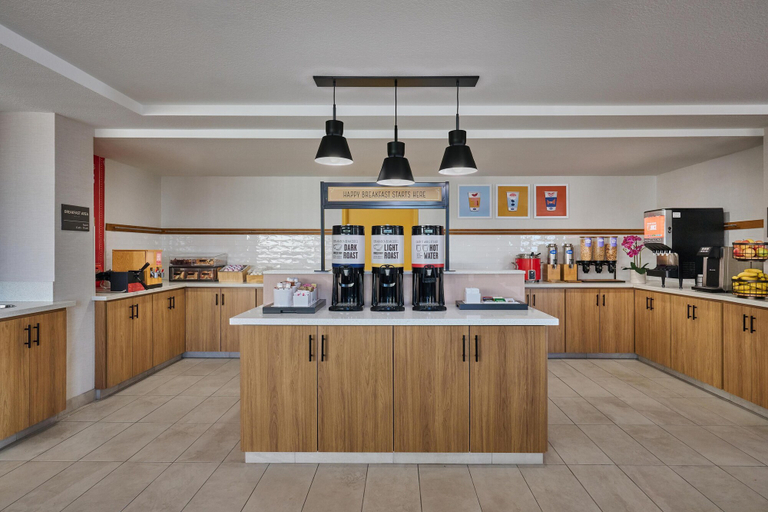 Food & Drinks 5, Hampton Inn & Suites Hermosa Beach, Los Angeles