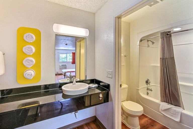 Bathroom 3, Motel 6 San Jose, CA - Airport, Santa Clara